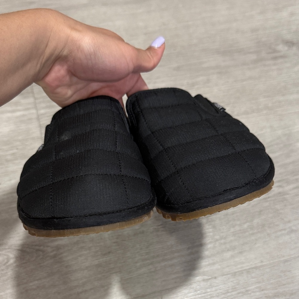 Vans Black Quilted Slip-On Shoes - Picture 4 of 7